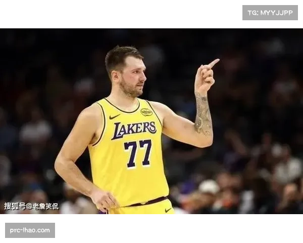 东契奇回归备受期待，里夫斯幽默回应二人“敌意